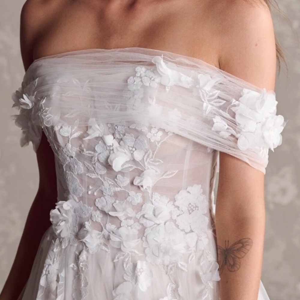 3D Floral Appliqué Tulle Wrap Bridal Wedding Accessory